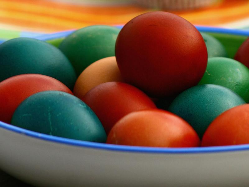 Πάσχα: Πόσο διατηρούνται τα κόκκινα αυγά και τι πρέπει να προσέχετε