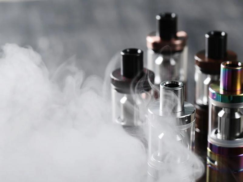 Η σκοτεινή πλευρά των e-τσιγάρων: Τι λένε οι επιστήμονες για τον καρκίνο