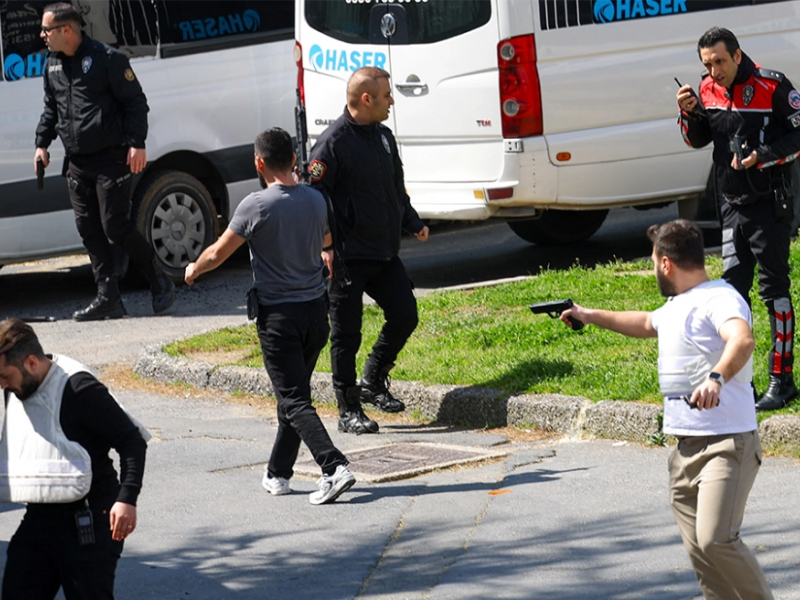 Επίθεση ενόπλων στην Κωνσταντινούπολη