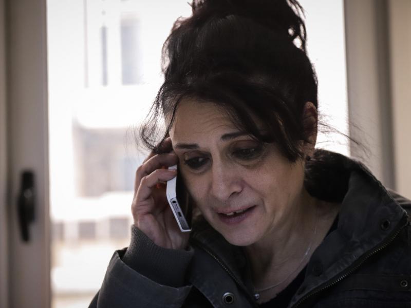 «Είμαστε σε κατώτερο Θεό;»: Η καθαρίστρια που φυλακίστηκε για ένα απολυτήριο δημοτικού ξεσπά για την υπόθεση Λαζαρίδη