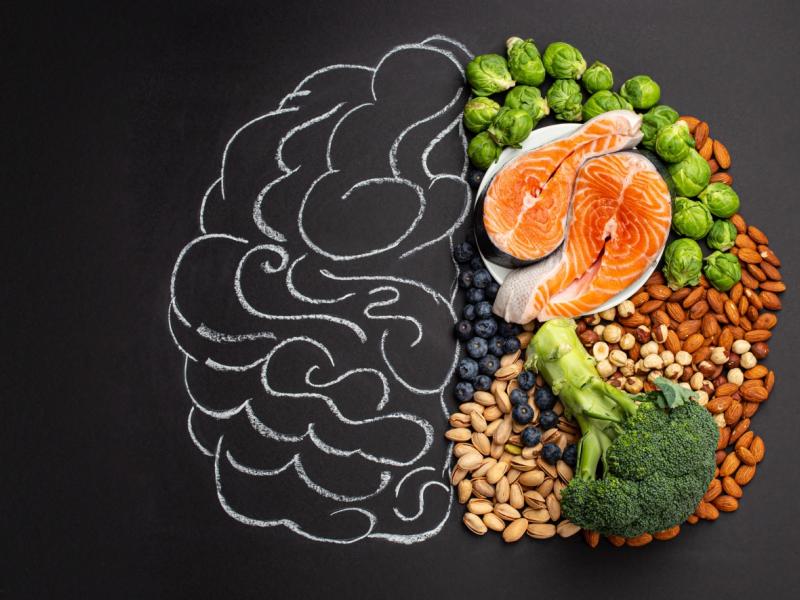 Ποια τρόφιμα μπορούν να «φρενάρουν» τη γήρανση του εγκεφάλου