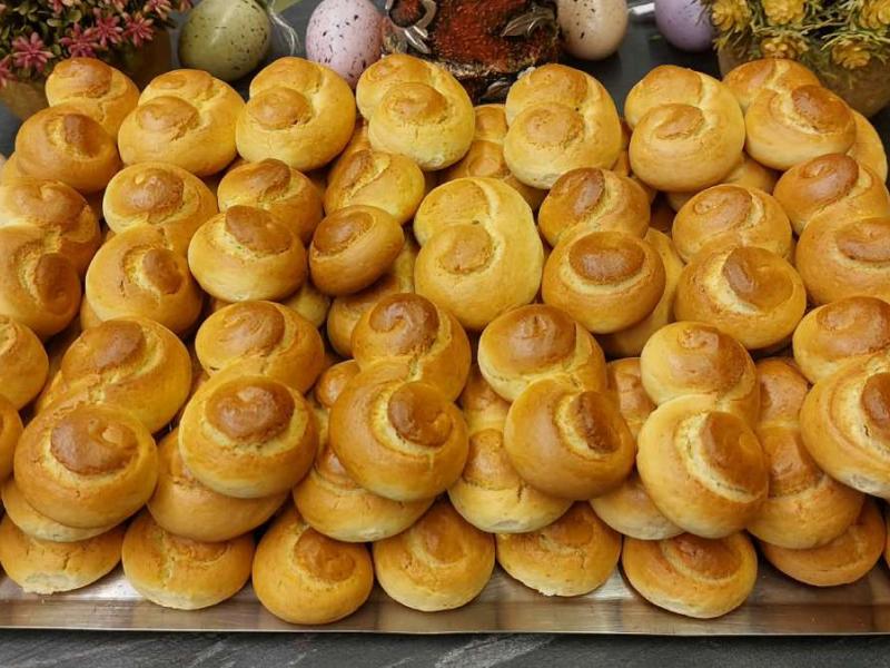 Πώς θα πετύχετε τα απόλυτα μοσχομυριστά πασχαλινά κουλουράκια