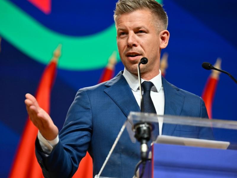 Πέτερ Μαγιάρ: Ο νέος πρωθυπουργός της Ουγγαρίας κλείνει τα κρατικά ΜΜΕ