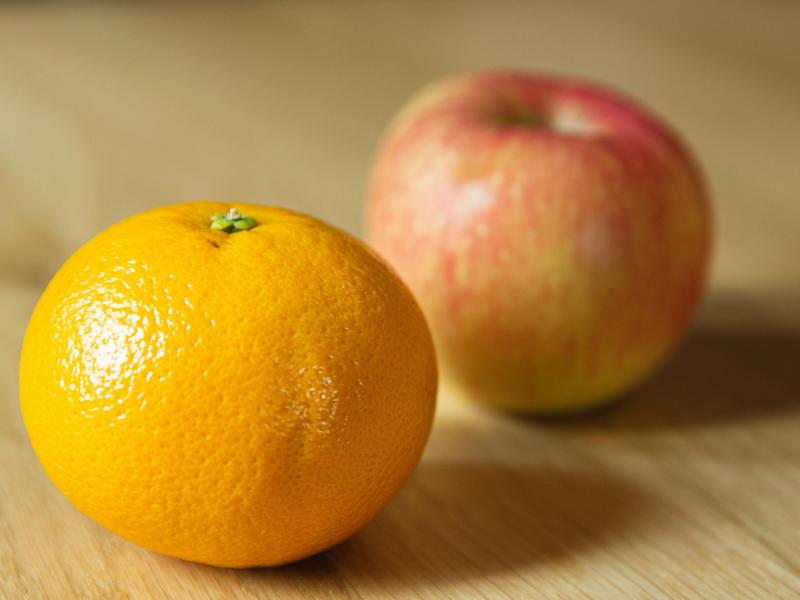 Πορτοκάλι και μήλο