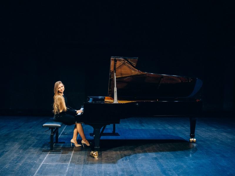 Πώς λέγεται στα ελληνικά η λέξη «ρεσιτάλ»;