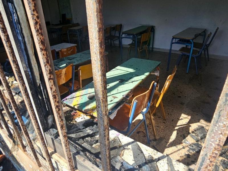 Φωτιά σε σχολείο στα Χανιά - Σοβαρές καταστροφές από το «κάψιμο του Ιούδα»