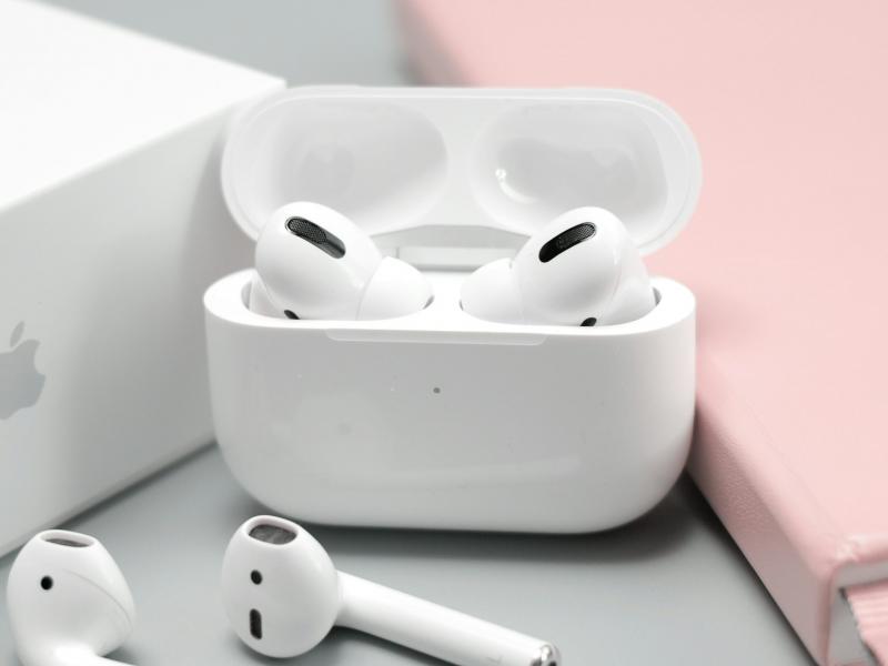 Τι να κάνετε αν το ένα από τα δύο ακουστικά AirPod δεν λειτουργεί σωστά