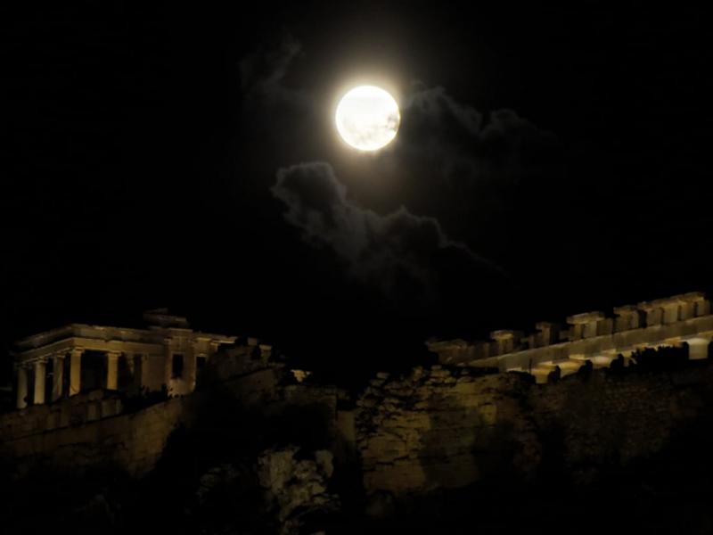 Πανσέληνος Μαΐου: Απόψε το σπάνιο φαινόμενο της «μπλε μικροσελήνης» – Γιατί συμβαίνει μόνο μία φορά κάθε δύο δεκαετίες