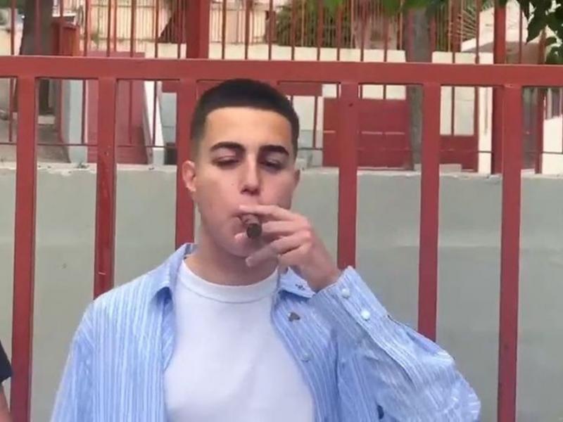 Πανελλήνιες: O μαθητής με το πούρο, ο «μαθηματικός» ΠΑΟΚτζής και ο «ξυνόμουν» στη viral πρεμιέρα