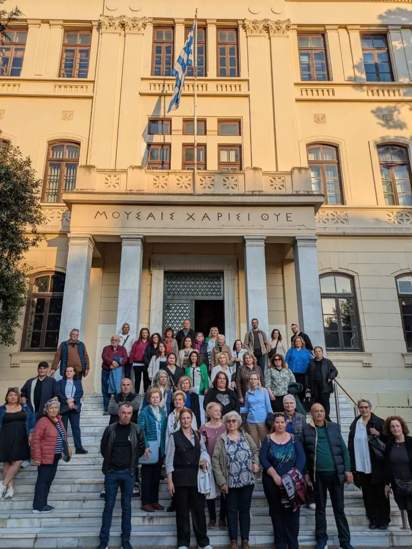 Οι φετινοί απόφοιτοι του Σχολείου Δεύτερης Ευκαιρίας Κατερίνης [Φωτογραφία: Χρυσαυγή Δριστά]