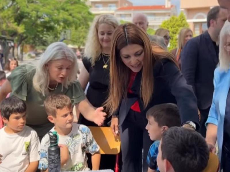 Ζαχαράκη: «Η προστασία του περιβάλλοντος ξεκινά από την εκπαίδευση» – Τι αλλάζει στα σχολεία