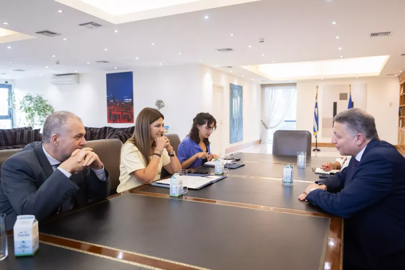 Η Σοφία Ζαχαράκη συναντήθηκε με τον Πρέσβη της Αιγύπτου, Omar Amer με αφορμή την ολοκλήρωση της θητείας του στην Ελλάδα