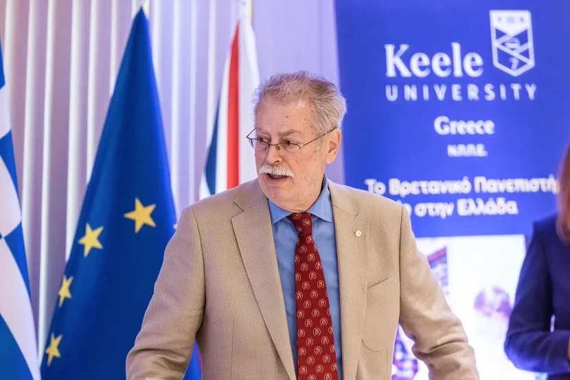 Καθηγητής Κωνσταντίνος Σιμόπουλος, Κοσμήτορας της Ιατρικής Σχολής του Πανεπιστημίου Keele στην Ελλάδα και Αντεπιστέλλον μέλος της Ακαδημίας Αθηνών.