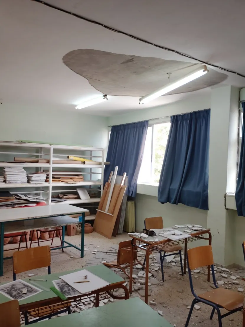 Θέρμη: Σοβάς από ταβάνι σχολείου έπεσε στο κεφάλι μαθητή - Στο νοσοκομείο ο 14χρονος