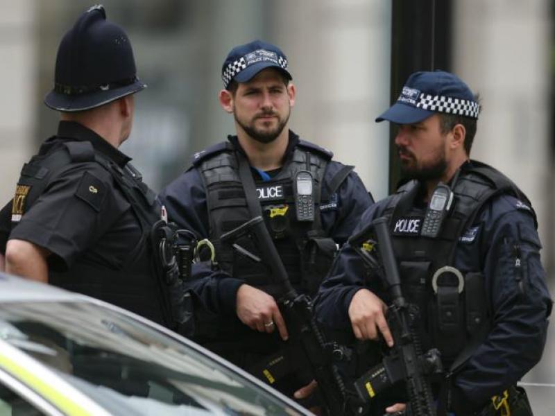 Λονδίνο: Συνελήφθη άνδρας με μαχαίρι κοντά στην πρωθυπουργική κατοικία