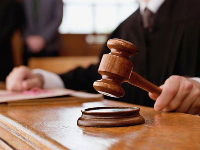 Ένωση Δικαστών και Εισαγγελέων: Η κυβέρνηση υποχρεούται να καταβάλει τον 13ο και 14ο μισθό