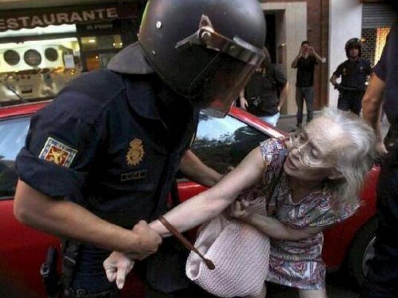 Ισπανία: Ψηφίστηκε ο «Νόμος Φίμωτρο» - #LeyMordaza