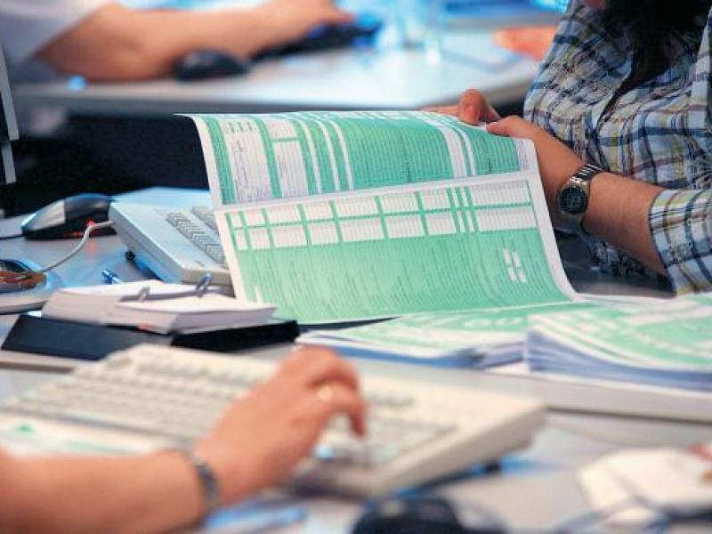 Ξεχάστε τις φορολογικές δηλώσεις: Από πότε η εφορία θα τις συμπληρώνει αυτόματα