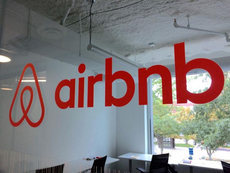 Airbnb: Έκτακτη ανακοίνωση για τα μέτρα της κυβέρνησης στην Ελλάδα