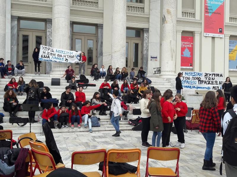 Μαθητές Μουσικού Σχολείου Πειραιά: Η μουσική ξυπνά τον πόθο των ωραίων πράξεων