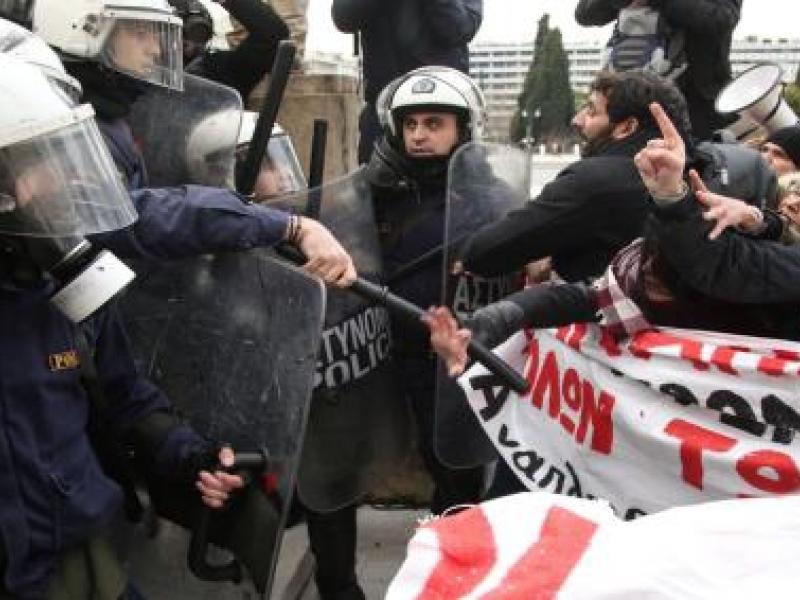 Η ΑΔΕΔΥ καταγγέλλει την καταστολή σε βάρος των εκπαιδευτικών