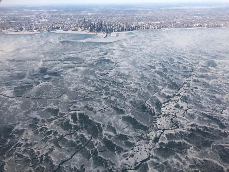 Εντυπωσιακές φωτογραφίες από το παγωμένο Σικάγο