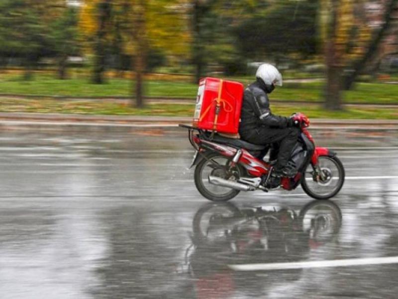 Διανομείς αδήλωτοι, χωρίς νόμιμη αμοιβή για το δίκυκλο, υπερεργασία - «Λαβράκια» από την Επιθεώρηση Εργασίας