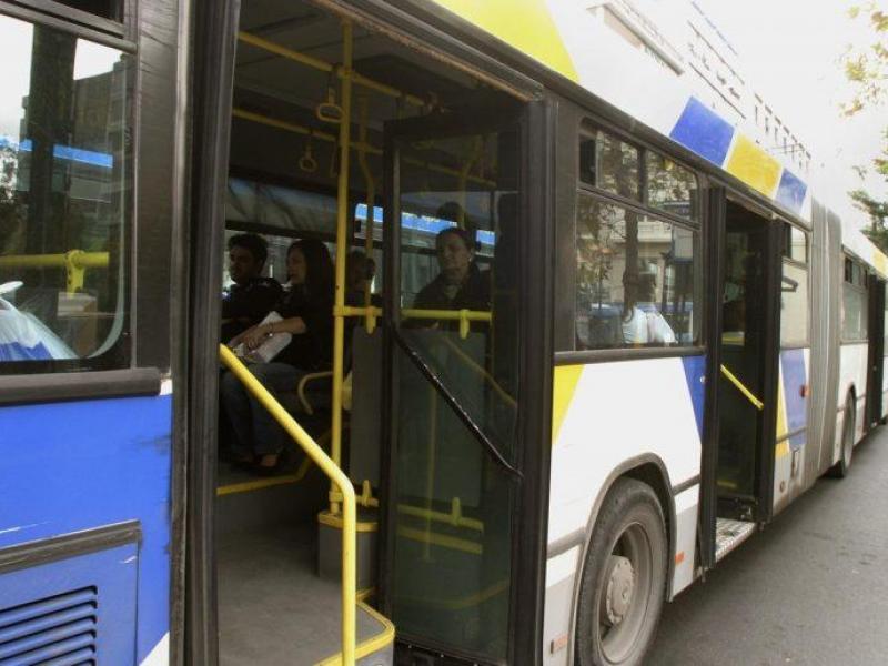 Νέα καταγγελία: Ξεκόλλησε πόρτα σε εν κινήσει λεωφορείο