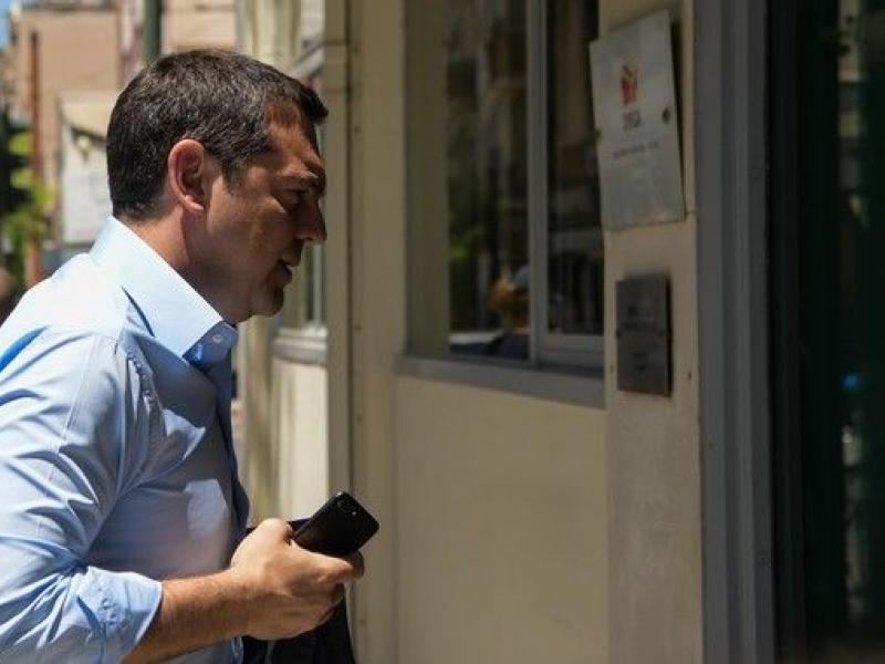 Τσίπρας: "Οι εκλογές δεν είναι μόνο δική μου υπόθεση. Βγείτε όλοι έξω"