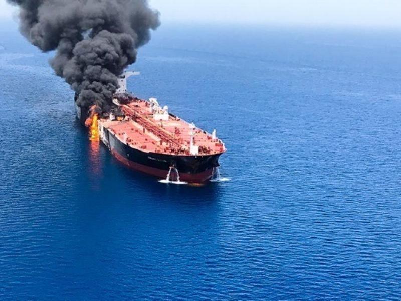 Αγωνία στις αγορές μετά την επίθεση στα δύο τάνκερ
