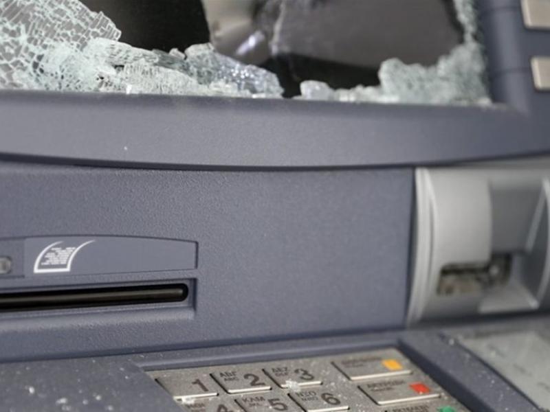 Σαρωνίδα: Ανατίναξαν ΑΤΜ και πήραν τα χρήματα