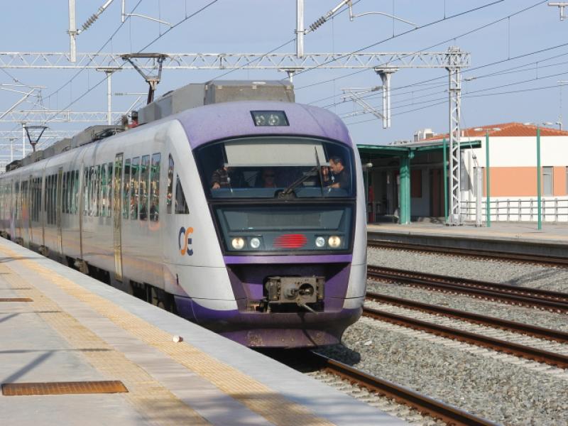 Φωτιά στα Οινόφυτα: Καθυστερήσεις σε δρομολόγια τρένων