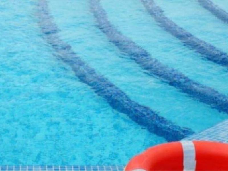 Σοκαριστικό βίντεο: Τουρίστας έπεσε με το κεφάλι στη πισίνα – Νεκρός ο 65χρονος