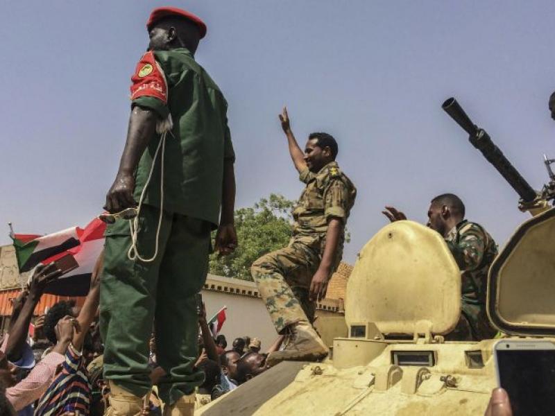 Στρατιωτικό πραξικόπημα στο Σουδάν - Επιθέσεις στα νοσοκομεία και βιασμούς καταγγέλλουν οι γιατροί