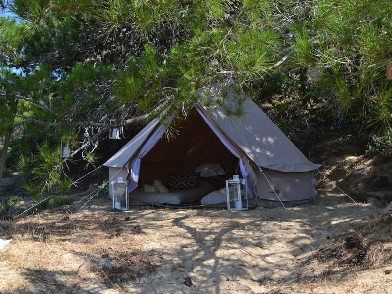 Καταγγελία: Νοικιάζουν μέσω Airbnb… σκηνές στη Γαύδο
