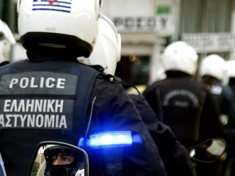 Συμπλοκή αστυνομικών με αγνώστους τη νύχτα στη Νεοχωρούδα – Εμβόλισαν περιπολικό