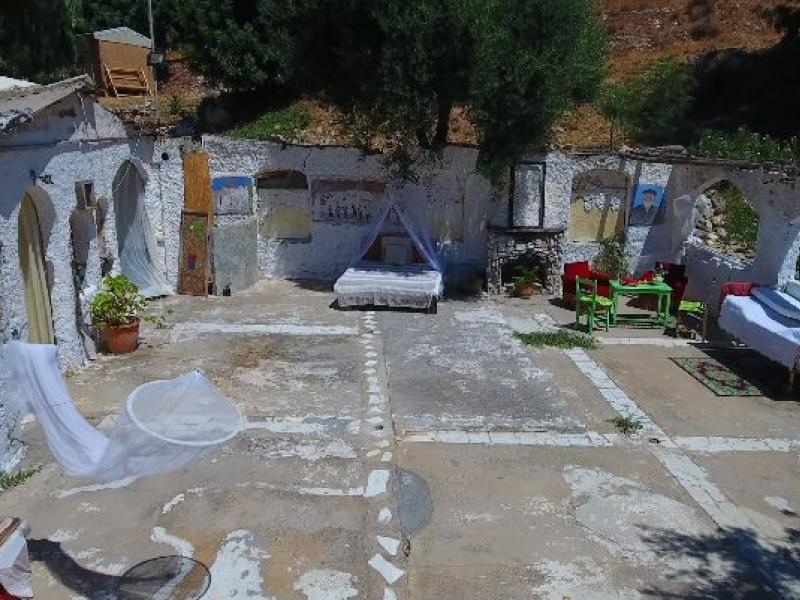 Η αυλή... στο Airbnb