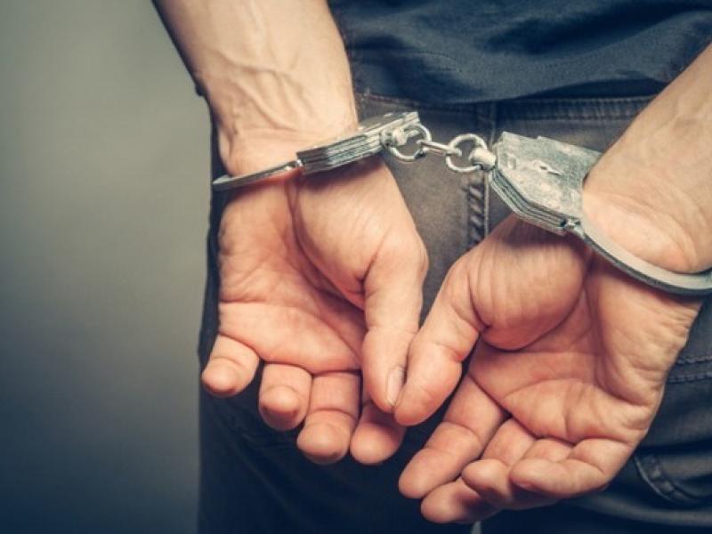 Βαριές κατηγορίες για τον 48χρονο που συνελήφθη για τη ρατσιστική δράση της «Εθνικής Οργάνωσης Κρυπτεία»