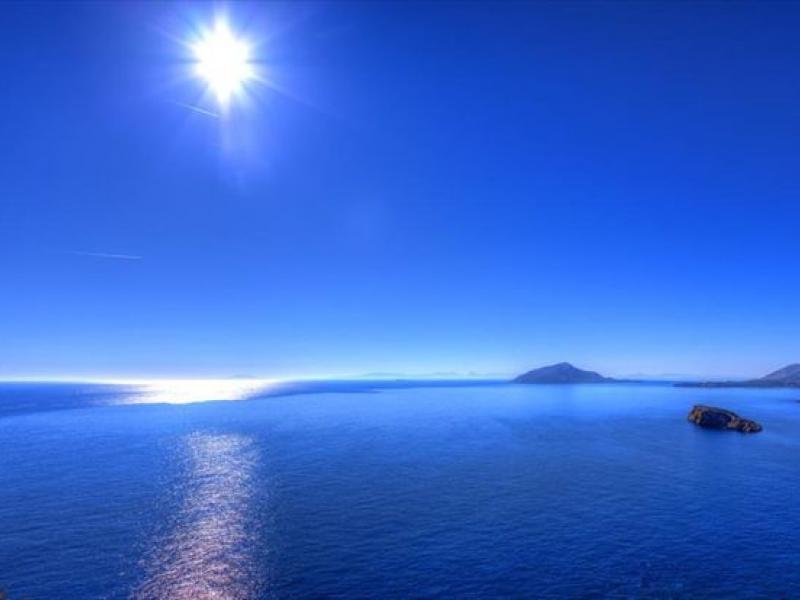 Όλη η Ελλάδα μια παραλία, μια θάλασσα…