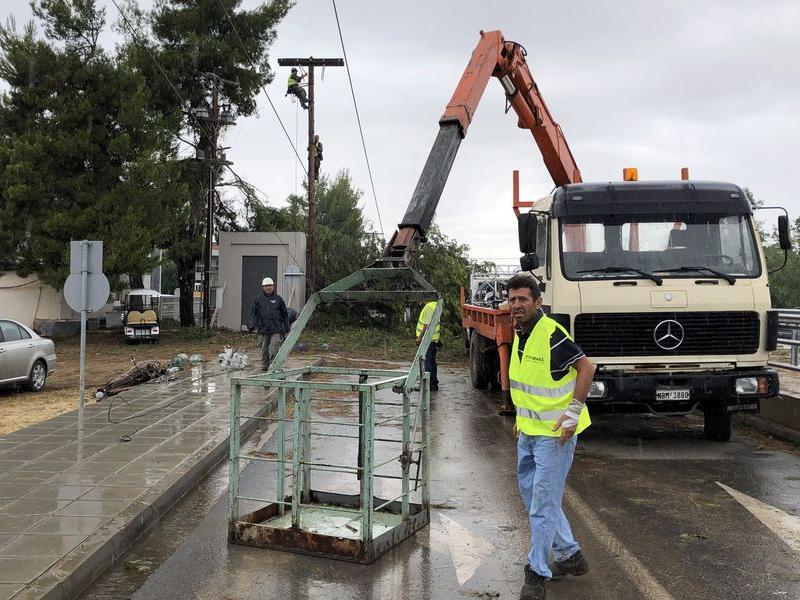 Συνεχίζονται οι εργασίες αποκατάστασης της ηλεκτροδότησης στη Χαλκιδική