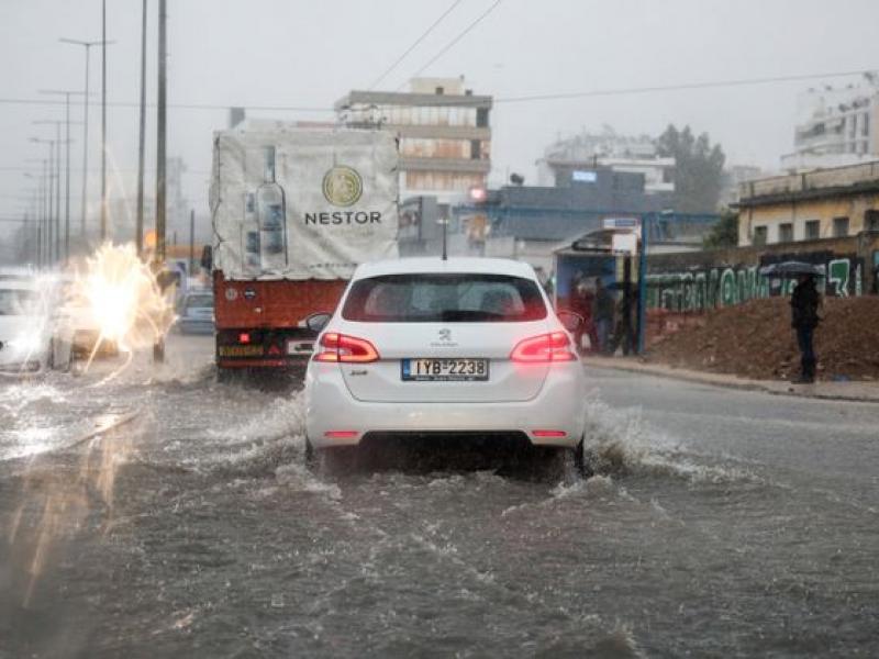 	Νέες ισχυρές βροχοπτώσεις και καταιγίδες εκδηλώθηκαν σε πολλές περιοχές της Αχαΐας και της Αιτωλοακαρνανίας