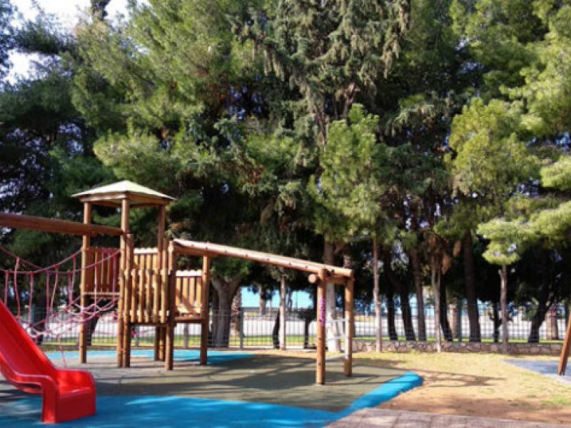 Θεσσαλονίκη: Ανακαινίζονται 17 παιδικές χαρές και αυλές σχολείων 