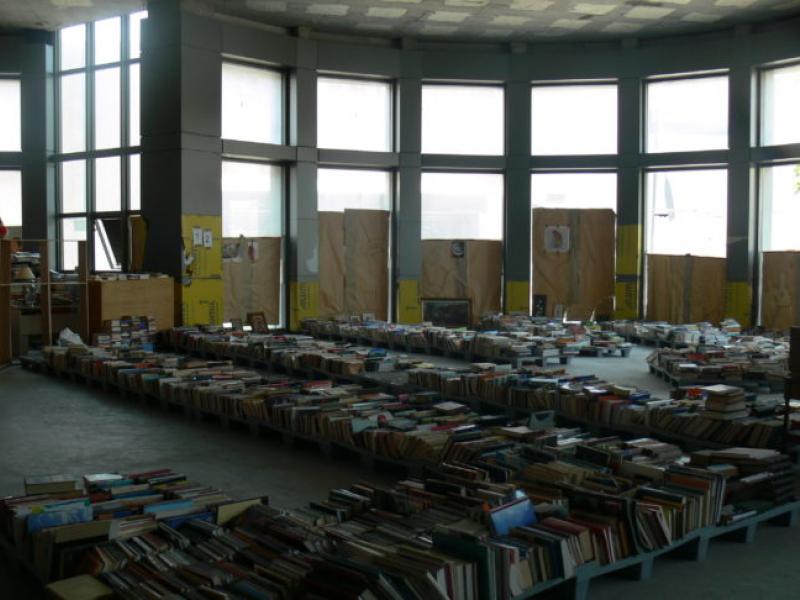Το Βιβλιοπωλείο που δημιούργησαν τρεις άστεγοι στην καρδιά της Αθήνας