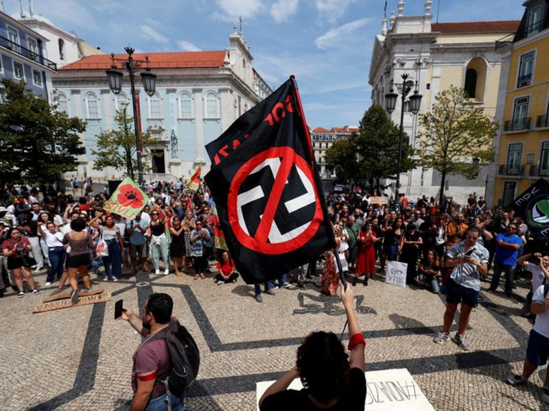 Πορτογαλία: 65 άτομα σε διεθνές συνέδριο ακροδεξιών - Εκατοντάδες αντιφασίστες στους δρόμους