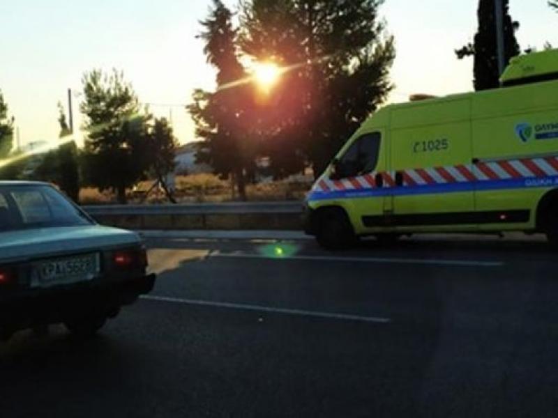 Σοκαριστικό τροχαίο στη Θεσσαλονίκη: Αυτοκίνητο έπεσε σε στάση λεωφορείου