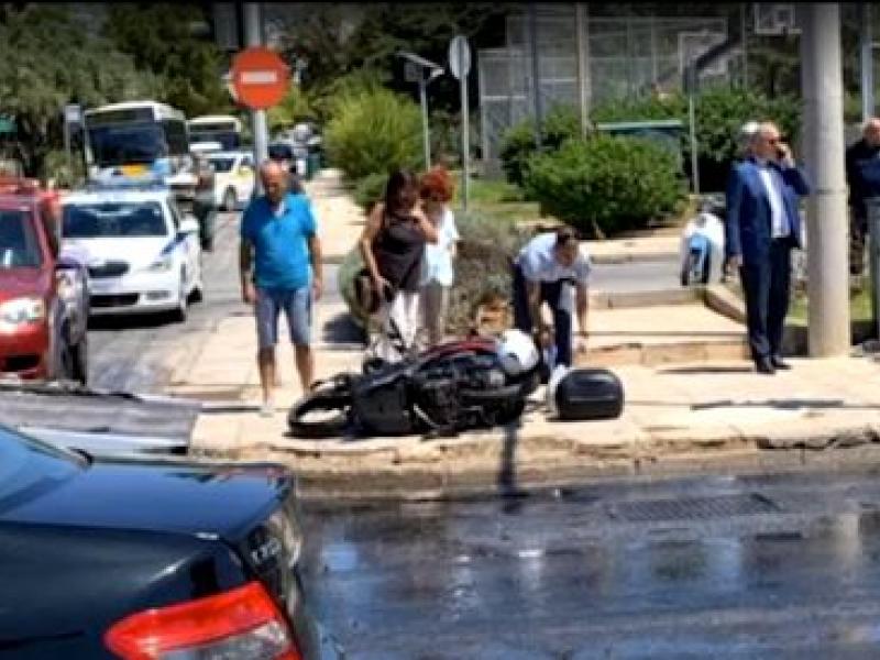 Φριχτό τροχαίο στη Βούλα – Χωρίς κράνος ο νεκρός οδηγός μοτοσυκλέτας
