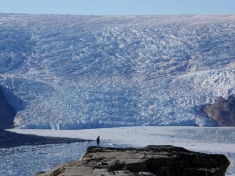 Επτά φορές πιο γρήγορα λιώνουν οι πάγοι της Γρολανδίας σε σχέση με τη δεκαετία του '90