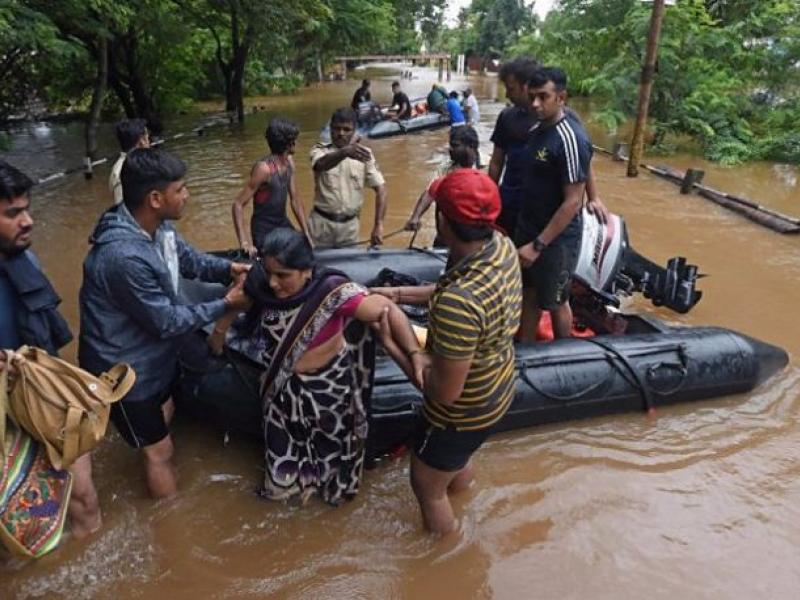 Ινδία πλημμύρες από μουσώνα