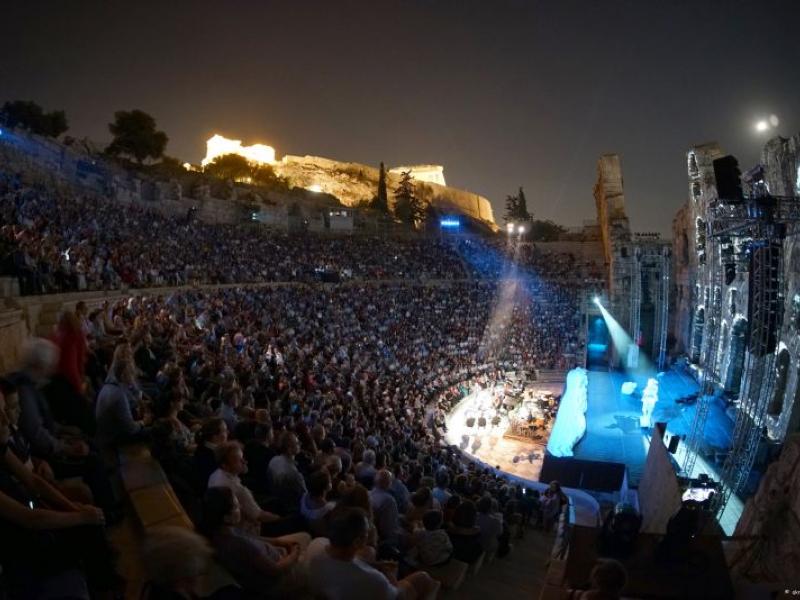 Αρσάκεια Σχολεία: «Ένας χιονάνθρωπος κι ένα κορίτσι», συγκίνησαν το Ηρώδειο