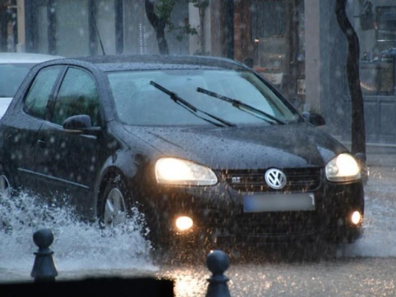 αυτοκίνητα βροχή κακοκαιρία